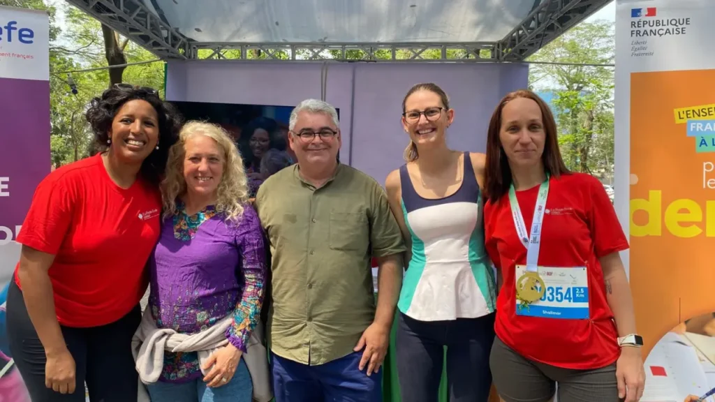stand journee francophonie hanoi 2026 Leila de la Petite École de Hanoï et Amandine Dossche de l’école Acacia