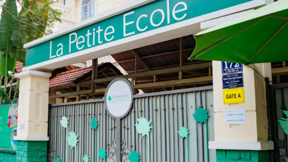 Portail de La Petite École à Thao Dien, Ho Chi Minh-Ville