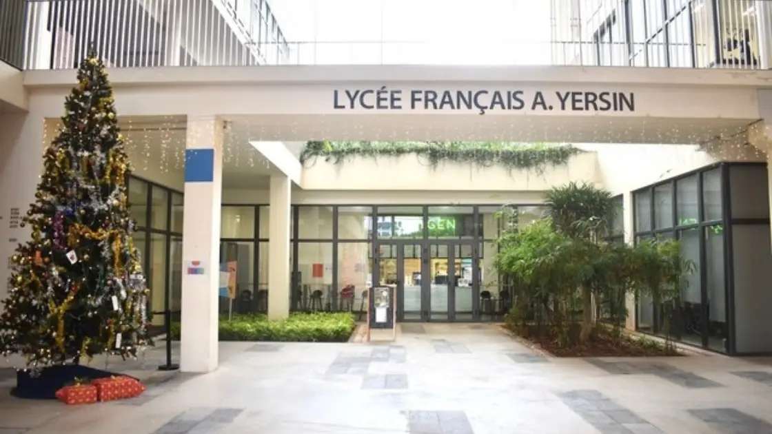 Hall d’entrée du lycée français Alexandre-Yersin à Hanoï